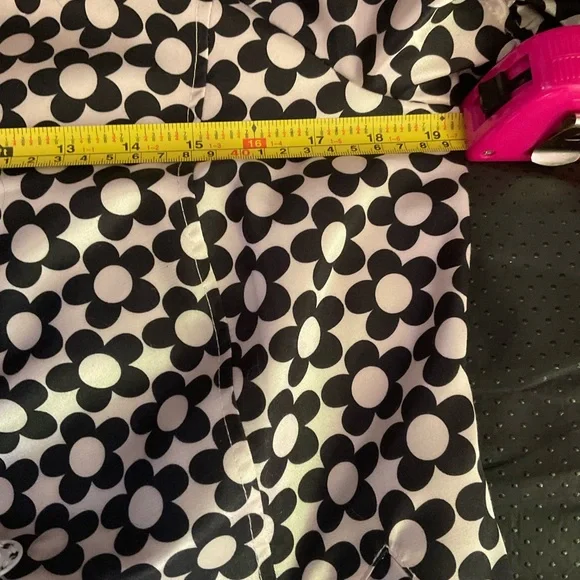 “COCO & TASHI” Black and White Floral Coat Dress . - Picture 14 of 15